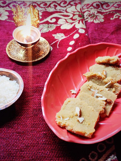સુખડી (Sukhadi Recipe In Gujarati) રેસીપી મુખ્ય ફોટો