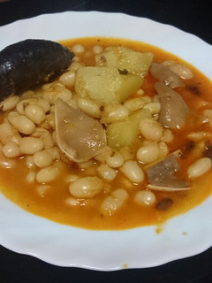 Una foto de Potaje de (alubias, porotos, judías o habichuelas) en olla express