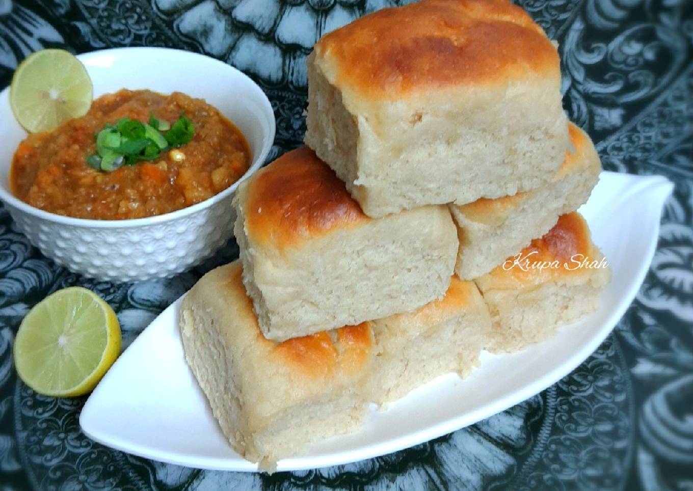 Wheat ladi pav (healthy dinner rolls)