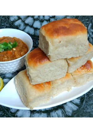 A picture of Wheat ladi pav (healthy dinner rolls).