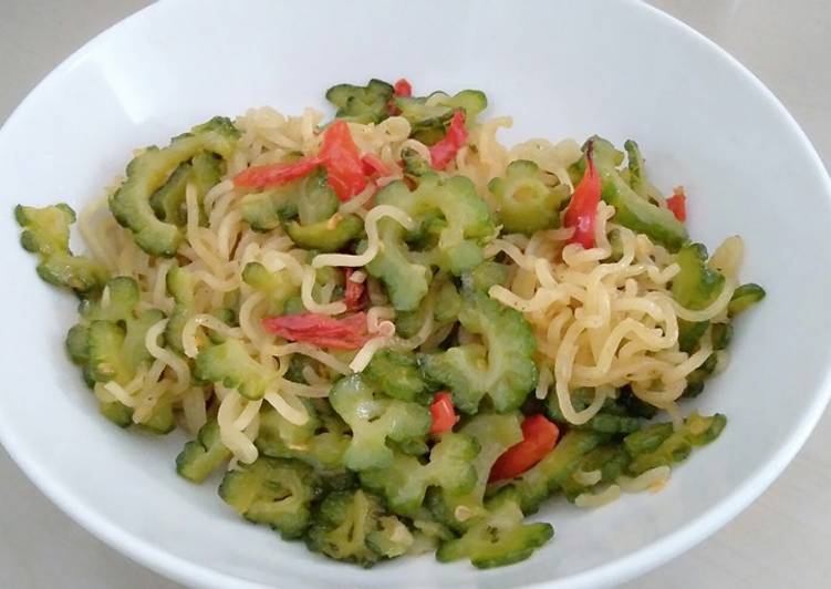Cara Gampang mengolah Tumis Pare Indomie Anti Gagal