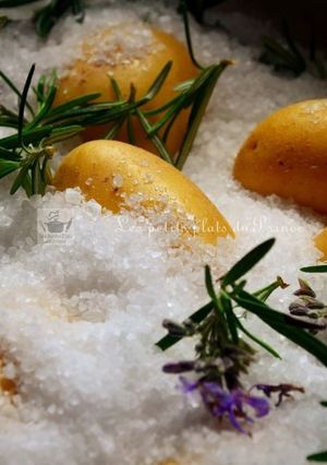Une photo de Pommes de terre nouvelles cuites au sel