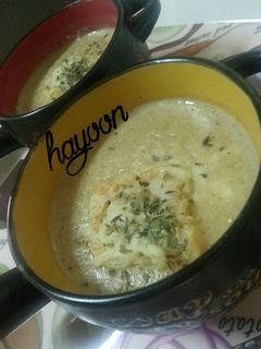 صورة لوصفة شوربة البصل بالكريمه والجبن🍲