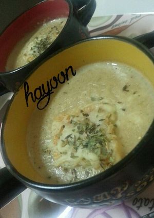 صورة لوصفة شوربة البصل بالكريمه والجبن🍲