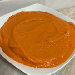 O poză a rețetei Hummus cu ardei kappia copt.