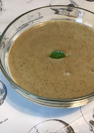 Une photo de Sauce salade à la moutarde aigre douce, basilic et ciboulette