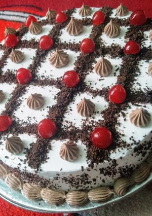 A picture of Chocolate Cake or Black forest cake.