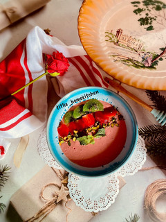 A picture of Carrot Cucumber Strawberry Smoothie Bowl.