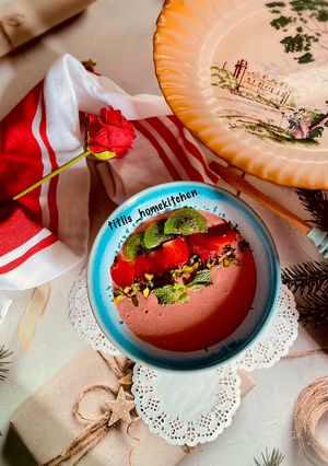 A picture of Carrot Cucumber Strawberry Smoothie Bowl.