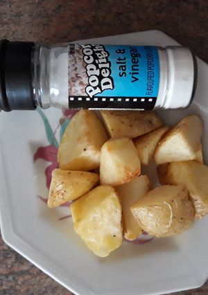 A picture of Tasty potato wedges.