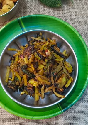 উচ্ছে আলু ভাজা(uche aloo vaza recipe in bengali) রেসিপির প্রধান ছবি