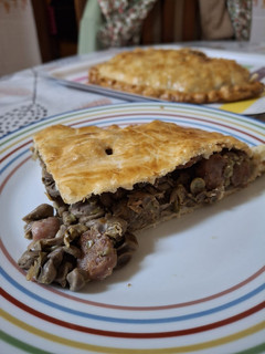 Una foto de Empanada de Habas y Longanizas🫛