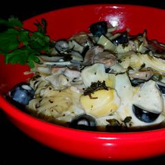 A picture of Mike's Garlic Linguini Alfredo.