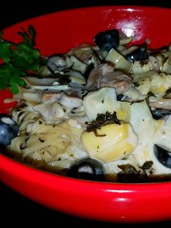 A picture of Mike's Garlic Linguini Alfredo.