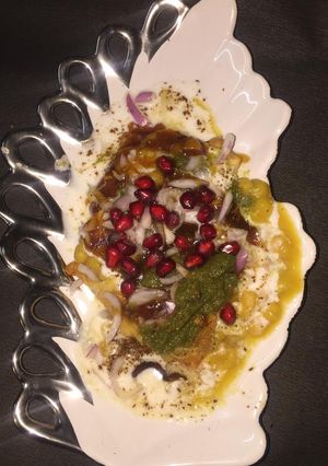 A picture of Ragda samosa chat.