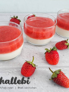 Foto resep Puding Susu dengan Saus Strawberry ala Turki