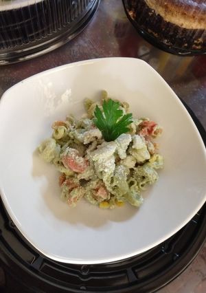 Una foto de Pasta parmesana en salsa de poblano