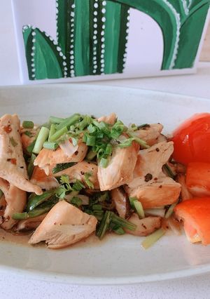 Hình của món Gà áp chảo nấu nấm đông cô.