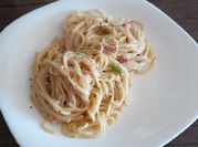 Una foto de pasta a la carbonara