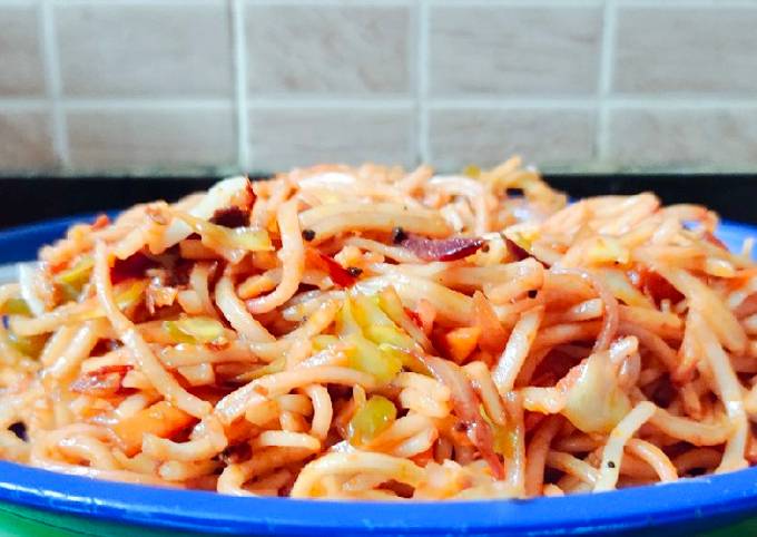 Veg Hakka noodles