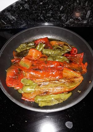 Foto principal de Pimientos a las tres hierbas aromáticas