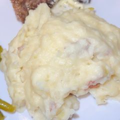 A picture of Steakhouse Garlic Mashed Potatoes.