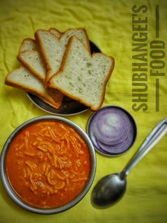 शेवभाजी (sev bhaji recipe in marathi) रेसिपी चे मुख्य फोटो