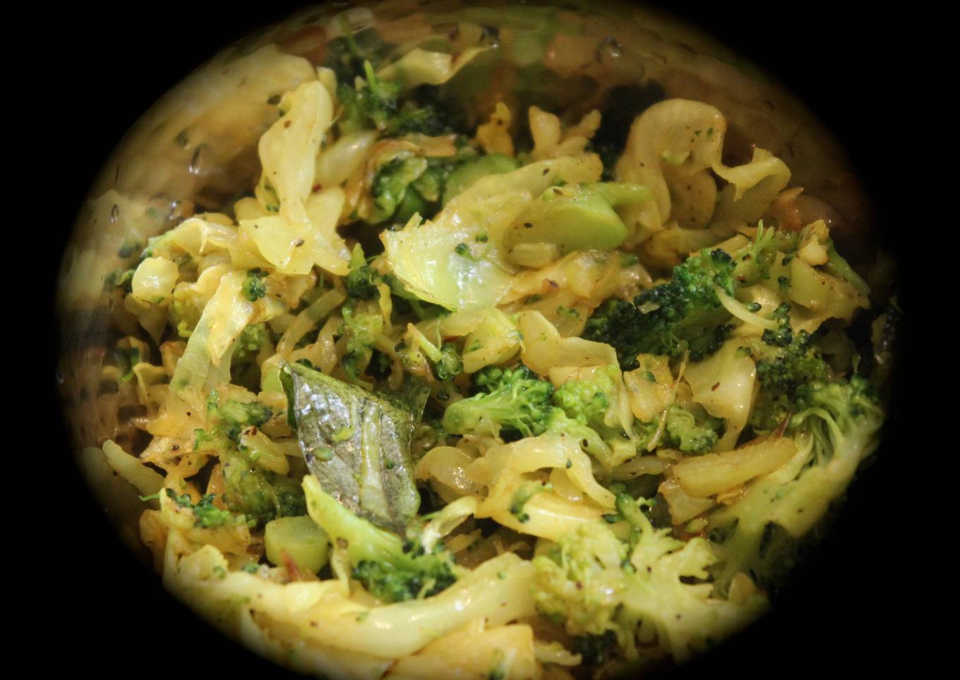 Cabbage and Broccoli stir fry (ollathiyathu)