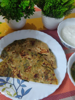 मैंथी के भरवा परांठे(methi ke bharwa parathe recipe in Hindi) रेसिपी मुख्य फोटो