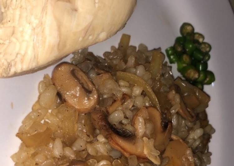 Nasi shirataki dengan jamur champignons dan ayam rebus