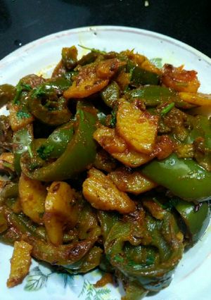 A picture of Potato Capsicum Sabji.