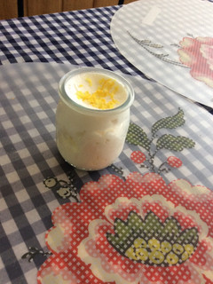 Una foto de Mousse de 🍋 limón, fácil