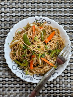 स्ट्रीट स्टाइल नूडल्स(street style noodles recipe in hindi) रेसिपी मुख्य फोटो
