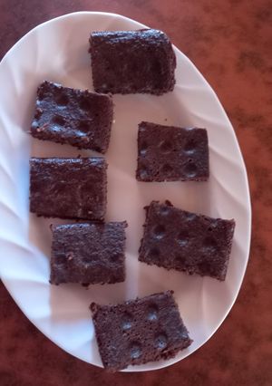 Una foto de Brownies avena y banana 🍌