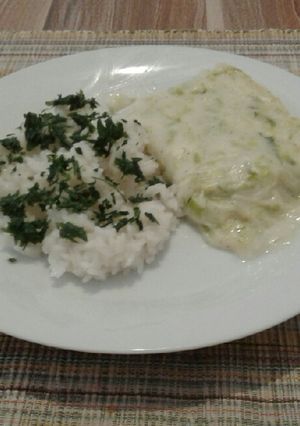Una foto de Pescado con salsa de puerros