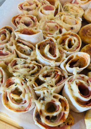 Una foto de Rollitos de jamón y queso
