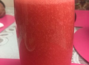 Una foto de Batido de kombucha con frutas y cacahuates