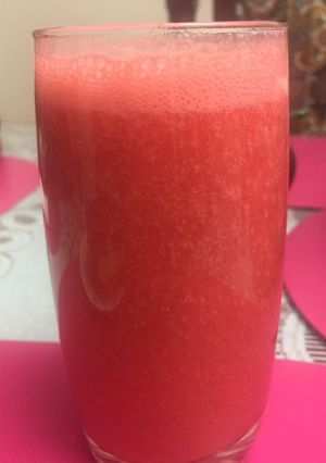 Una foto de Batido de kombucha con frutas y cacahuates