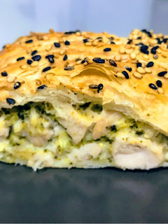 Una foto de Trenza de pollo y brócoli 🥦