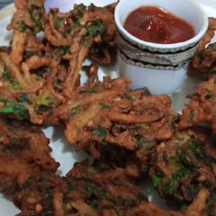 Palak.Aloo.onion ke pakory A picture of Palak.Aloo.onion ke pakory.