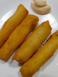 A picture of Mashed potato spring rolls.