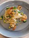 Linguine con zucchine e gamberi glassati al brandy e all' arancia