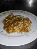 Judías blancas con calamarcitos encebollados