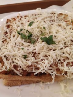 चीज़ गार्लिक ब्रेड सैंडविच (cheese garlic bread sandwich recipe in Hindi) रेसिपी मुख्य फोटो