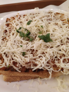 चीज़ गार्लिक ब्रेड सैंडविच (cheese garlic bread sandwich recipe in Hindi) रेसिपी मुख्य फोटो