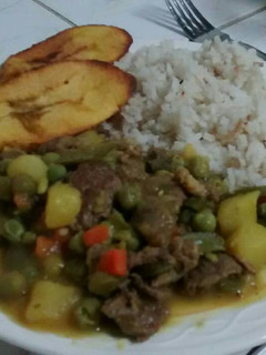 Una foto de Goulash de Carne (Pollo)