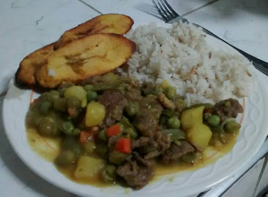 Una foto de Goulash de Carne (Pollo)