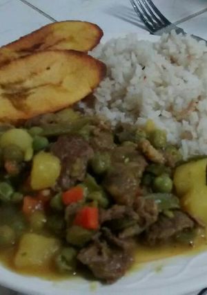 Una foto de Goulash de Carne (Pollo)