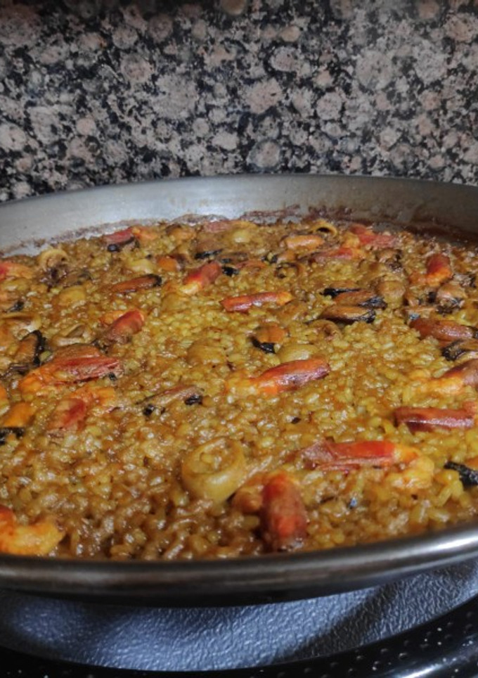 Una foto de Paella de marisco