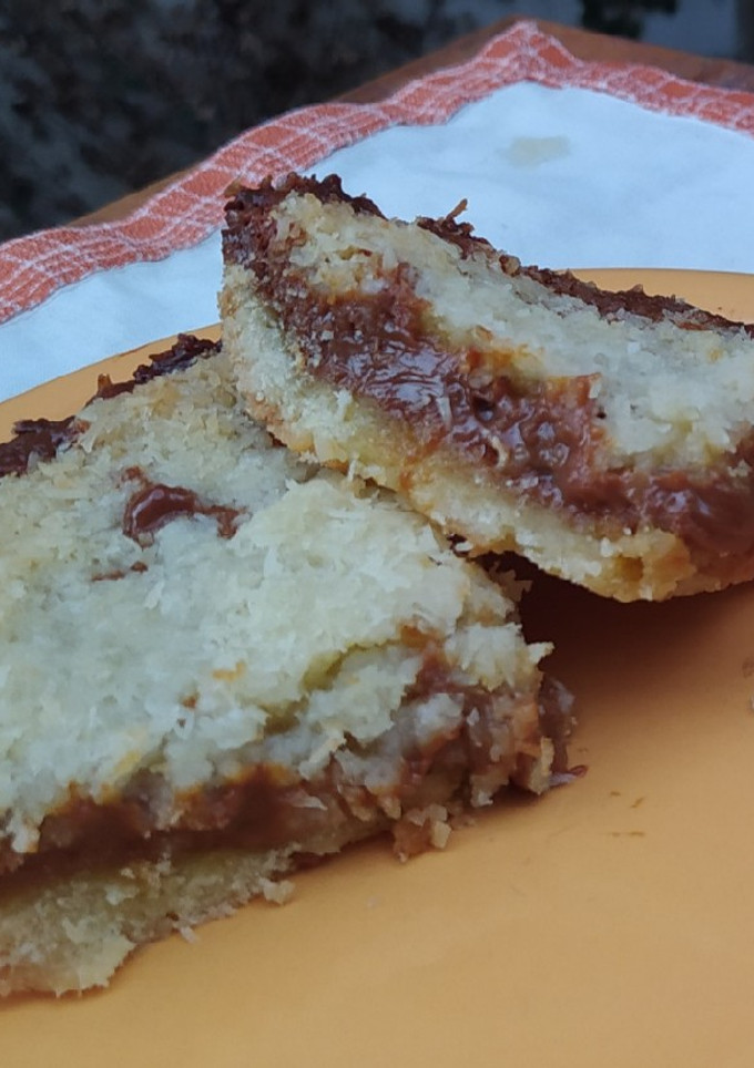 Una foto de Tarta crumble de dulce de leche y coco